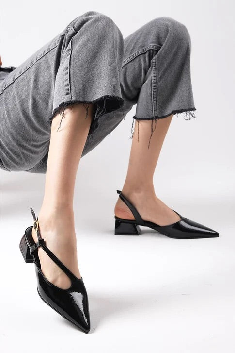 حذاء نسائي بكعب قصير لون أسود