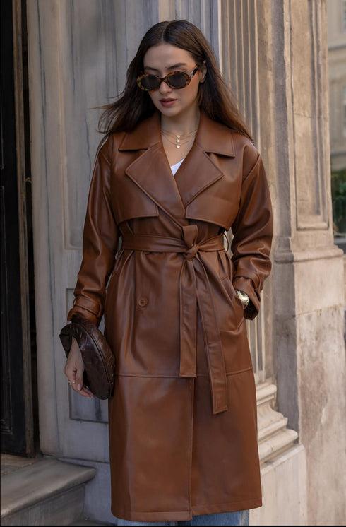 جكيت جلد باللون العسلي