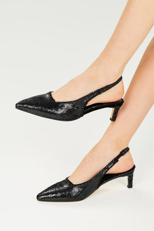 حذاء كعب علي باللون الأسود