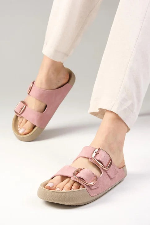 سليبر نسائي باللون الوردي