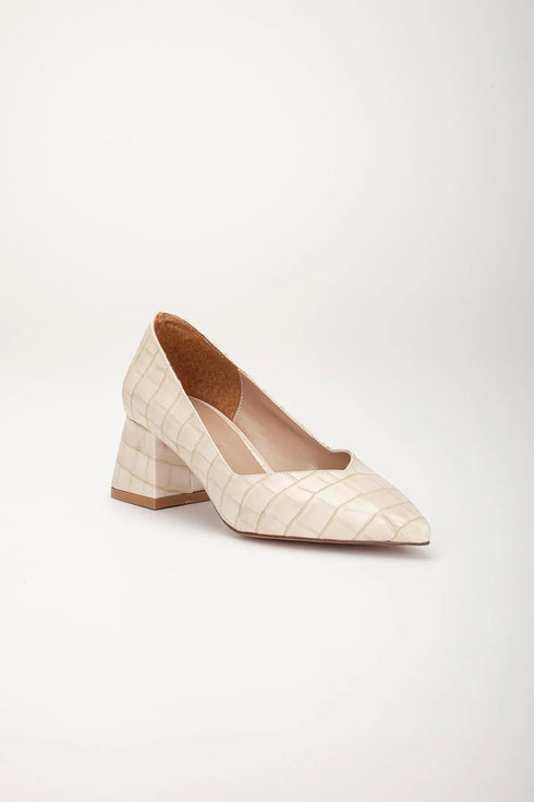 حذاء نسائي بيج بكعب قصير