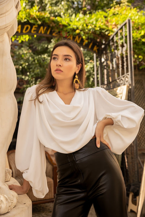 بلوزة مطوي الكتف - أبيض