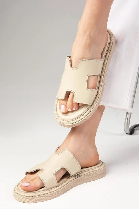 سليبر جلد طبيعي- لون بيج