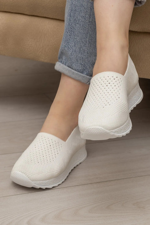 حذاء يومي لون أبيض