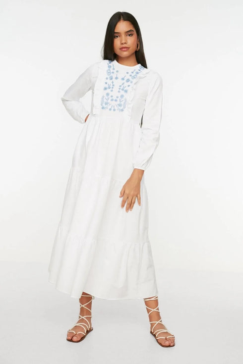 فستان نسائي منقوش لون أبيض