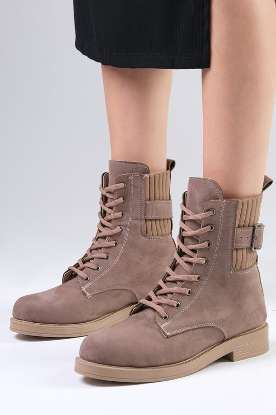 جزمة قصيرة لون بيج غامق