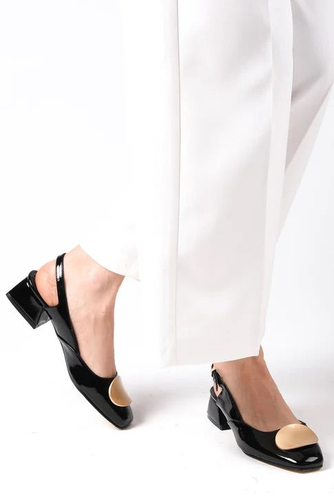 حذاء نسائي كعب قصير باللون الأسود