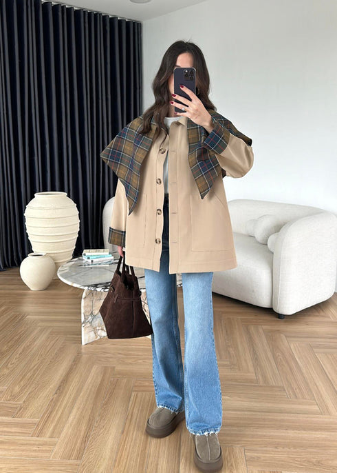 ترانشكوت خريفي مع سكارف