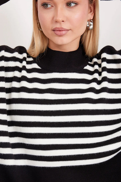 كنزة - تريكو مخططة لون أسود