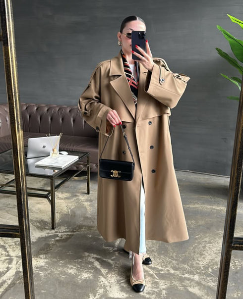 ترانشكوت طويل باللون البيج