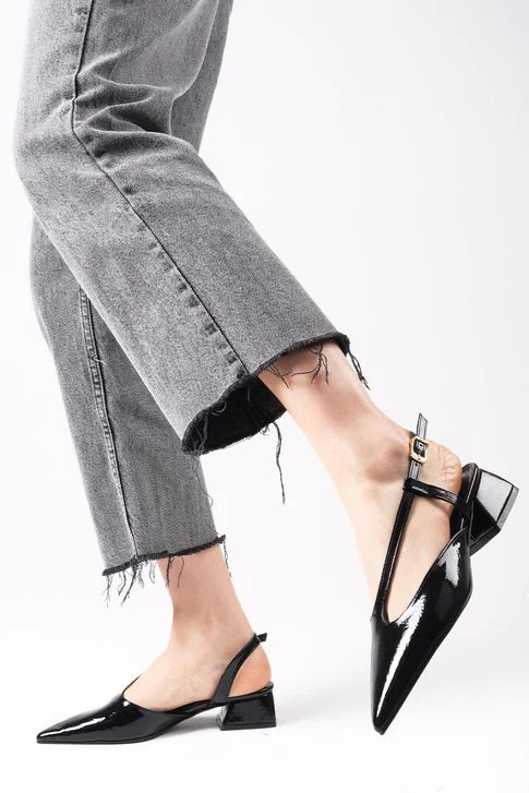 حذاء نسائي بكعب قصير لون أسود