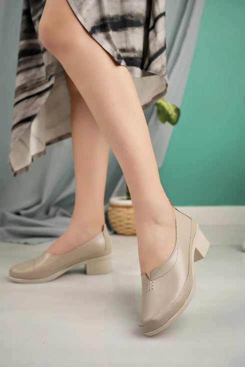 حذاء من الجلد الحقيقي لون بيج