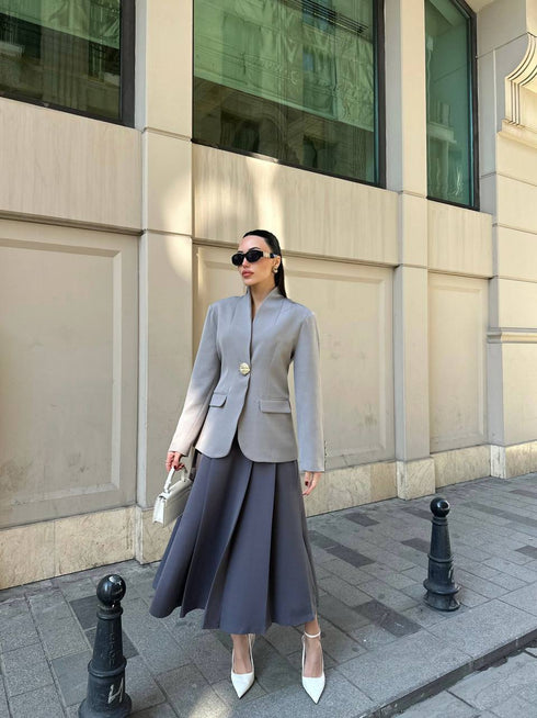 تنورة كلاسيكية واسعة