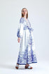 فستان أزرق منقوش بحزام طويل