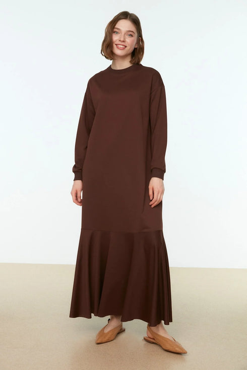 فستان نسائي طويل باللون البني