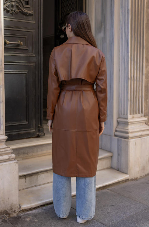 جكيت جلد باللون العسلي