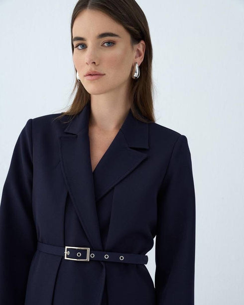 طقم كلاسيكي مع حزام