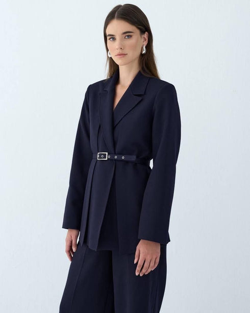 طقم كلاسيكي مع حزام