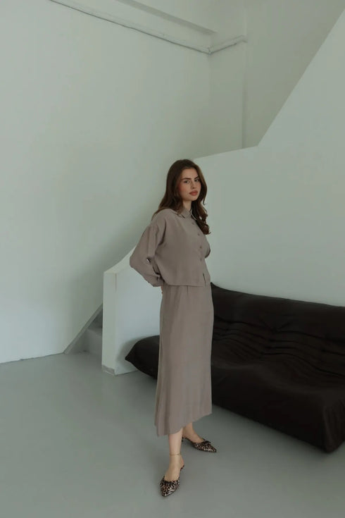 طقم فستان مع قميص - بيج