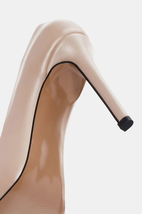 حذاء نسائي كعب عالي باللون البيج