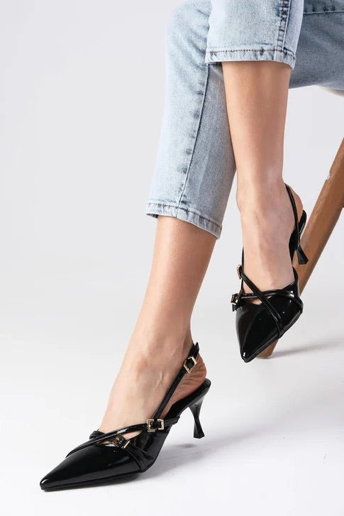 حذاء بكعب جلد أسود لامع