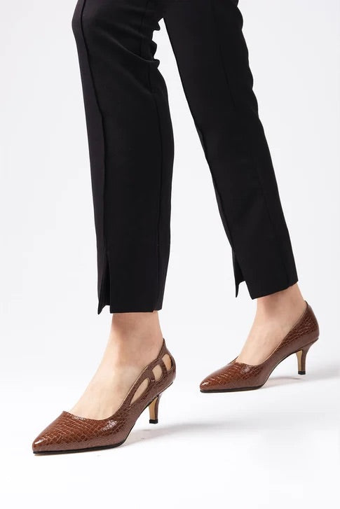 حذاء بكعب قصير لون بني