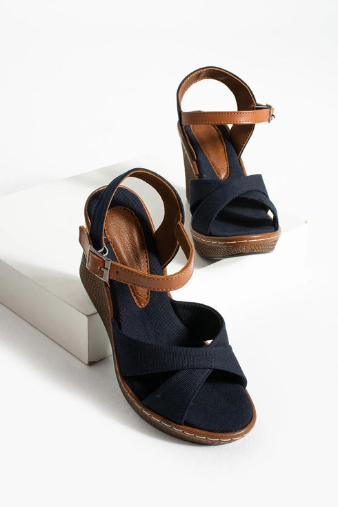 صندل كعب روكي باللون الأسود