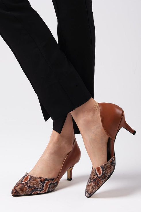 حذاء كعب قصير نقشة تايجر - عسلي