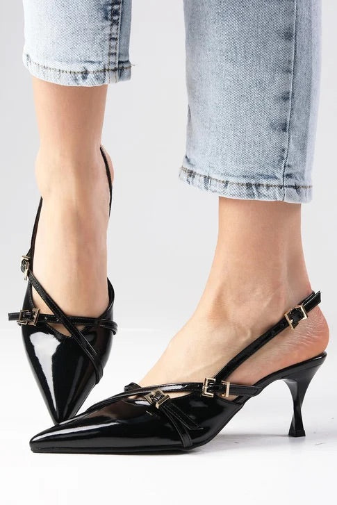 حذاء بكعب جلد أسود لامع