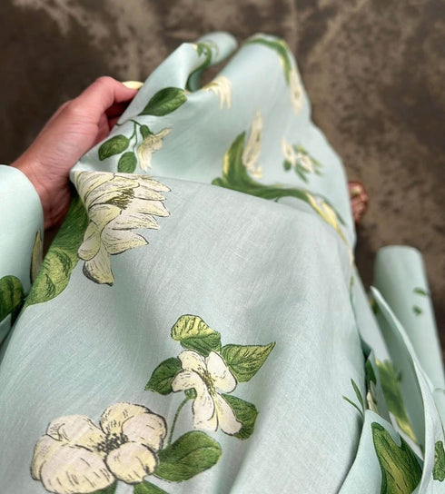 فستان طويل مزين بنقشة زهور باللون الأخضر النعناعي