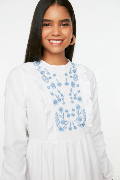 فستان نسائي منقوش لون أبيض