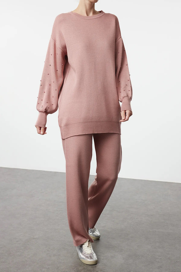 طقم تريكو بتفاصيل اللؤلؤ لون روز