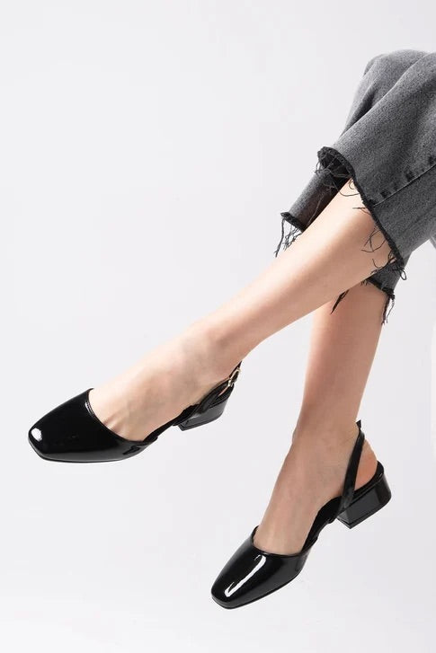 حذاء بكعب جلدي أسود لامع