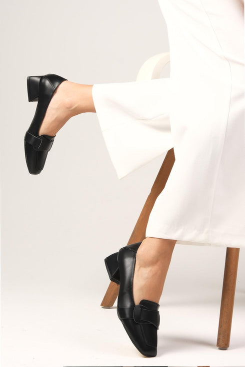 حذاء بكعب قصير لون أسود