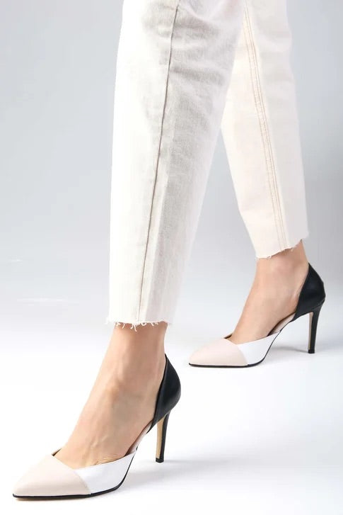 حذاء نسائي بكعب عالي