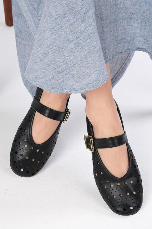 حذاء بالية لون أسود