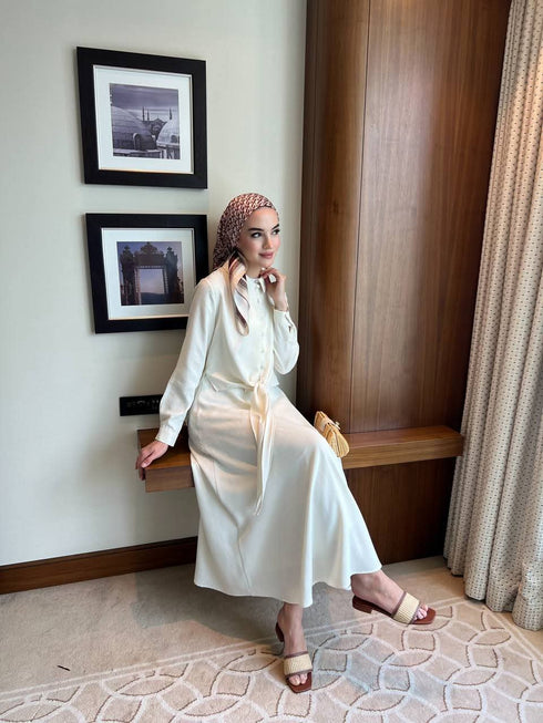 طقم قميص وتنورة باللون الأيكرو