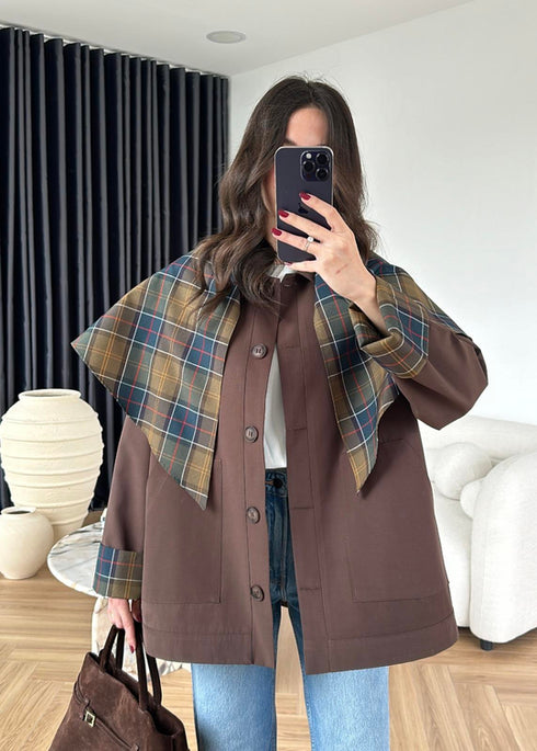 ترانشكوت خريفي مع سكارف