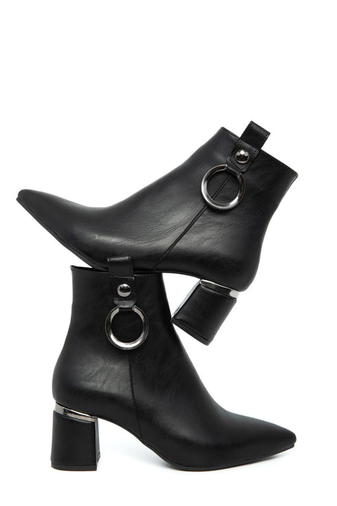 جزمة قصيرة لون أسود