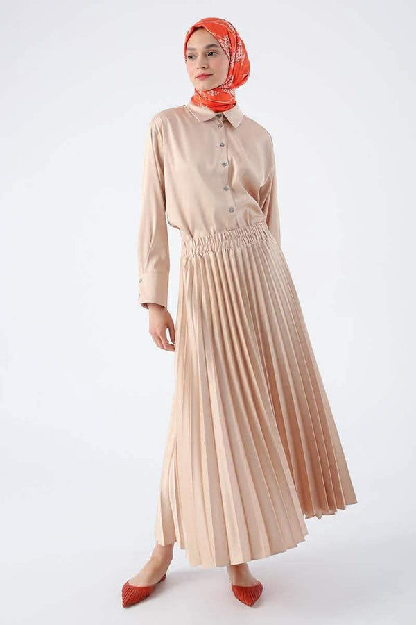 تنورة كسرات لون بيج