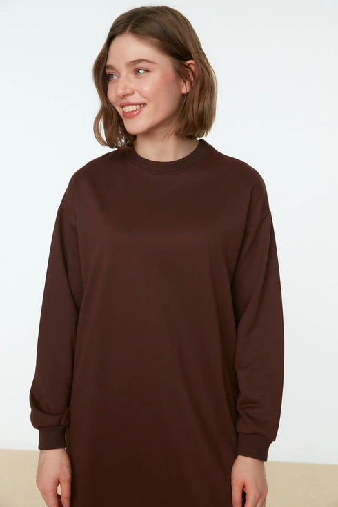 فستان نسائي طويل باللون البني