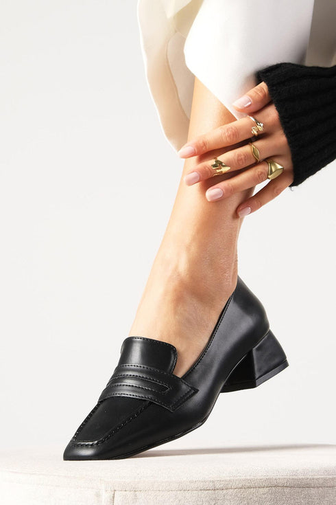 حذاء كعب قصير لون أسود