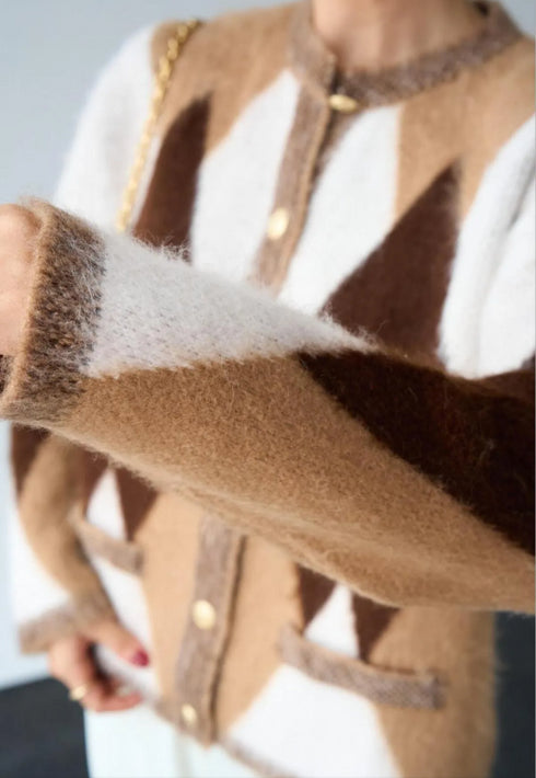 جرزة صوفية ناعمة منقوشة