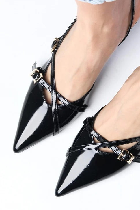 حذاء بكعب جلد أسود لامع