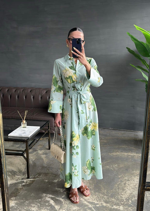 فستان طويل مزين بنقشة زهور باللون الأخضر النعناعي