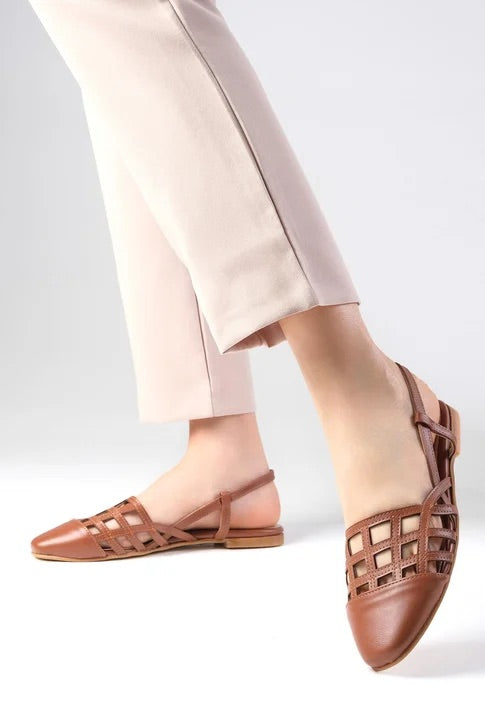 حذاء باليرينا بلون عسلي