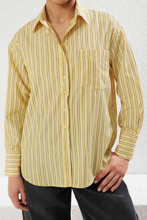 قميص مخطط أوفر سايز لون أصفر