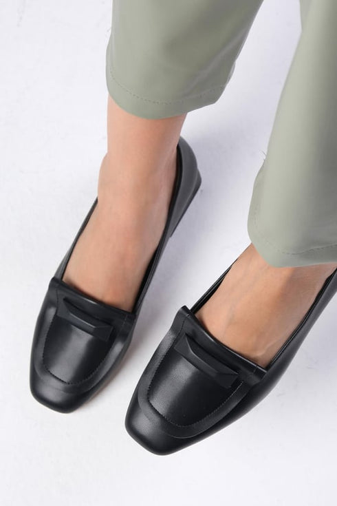 حذاء بكعب قصير لون أسود