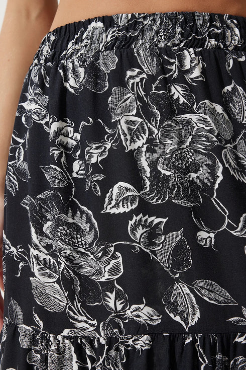 تنورة فيسكوز منقوشة بالزهور السوداء