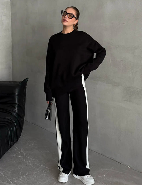 طقم نسائي عملي باللون الأسود